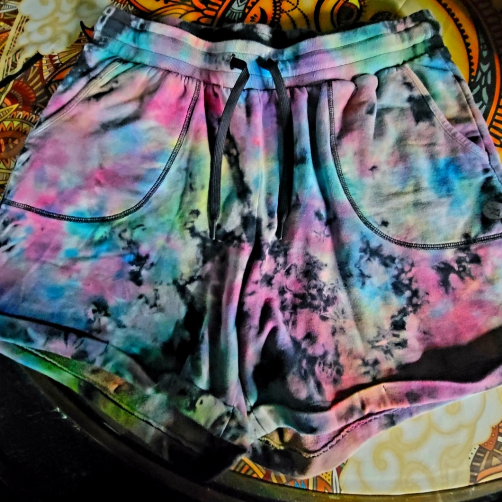 Torrid brand tie dye pulll on shorts